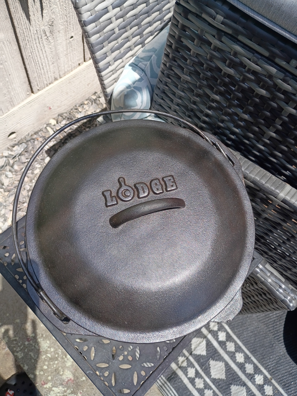 #8 Lodge Cast Iron Dutch Oven Lid - Black